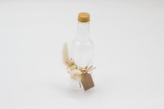 صورة علب بلاستيك للعصير